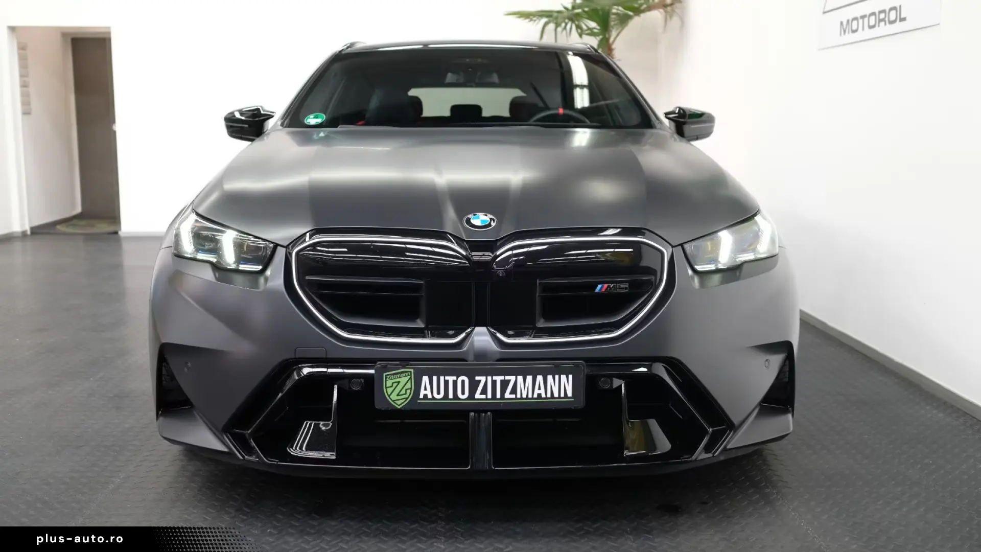 BMW M5 Touring CARBON GLOW B&W DRIVER MATT