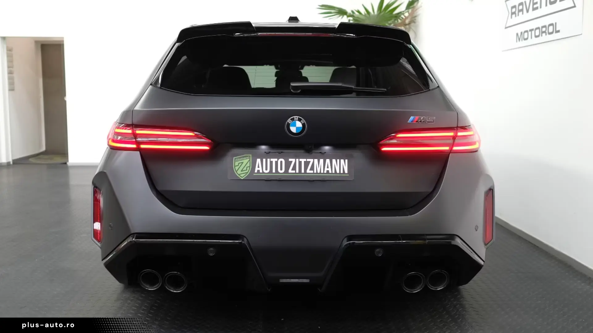 BMW M5 Touring CARBON GLOW B&W DRIVER MATT