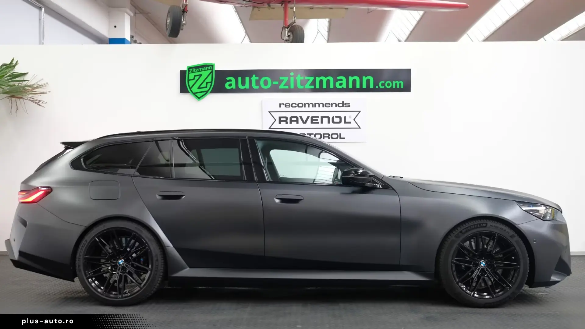 BMW M5 Touring CARBON GLOW B&W DRIVER MATT