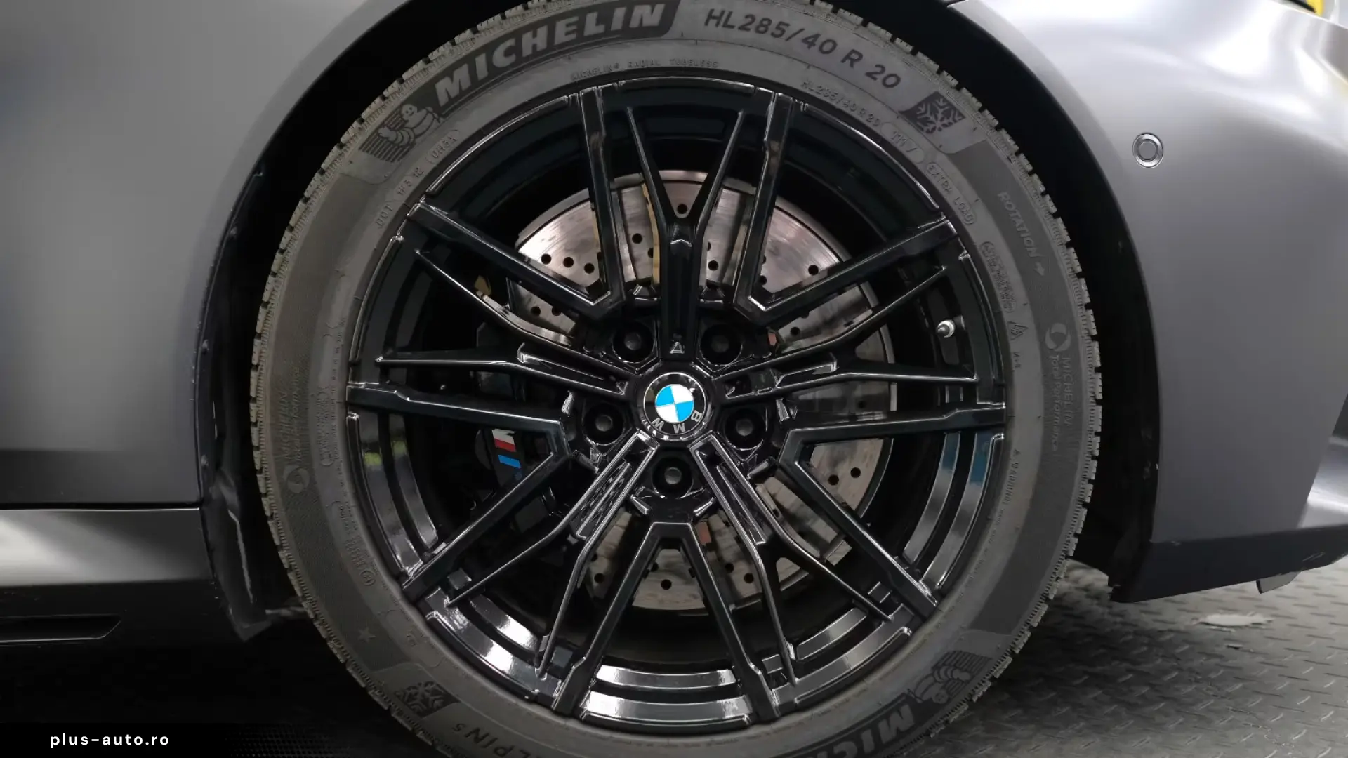 BMW M5 Touring CARBON GLOW B&W DRIVER MATT