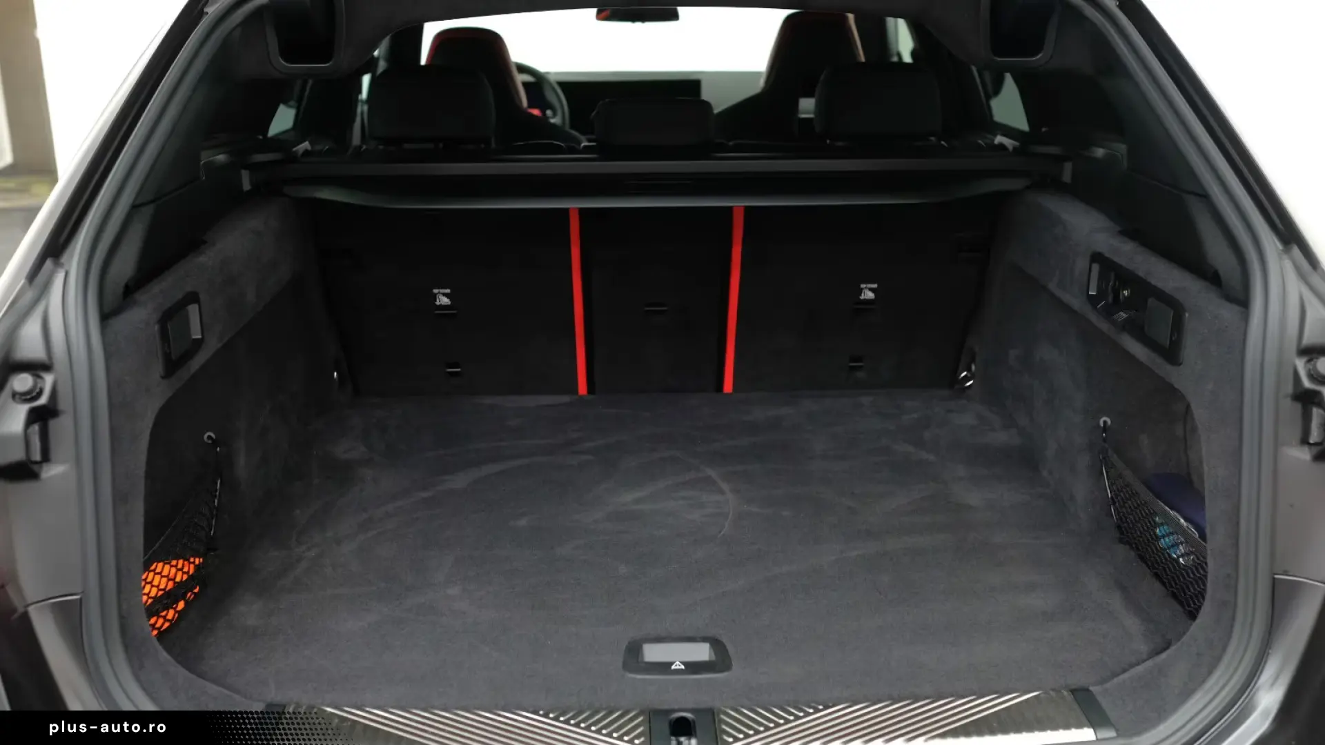 BMW M5 Touring CARBON GLOW B&W DRIVER MATT