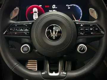 MASERATI Grecale Trofeo Pano HuD SitzKlima Sonus ACC 360