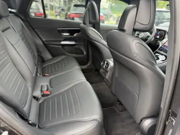 MERCEDES-BENZ GLC 300 4Matic PANO KAMERA MEMORY AHK LED