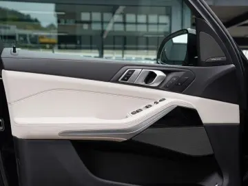 BMW X5 xDrive 45 e M Sport Laser-Pano-2-Achs Luft