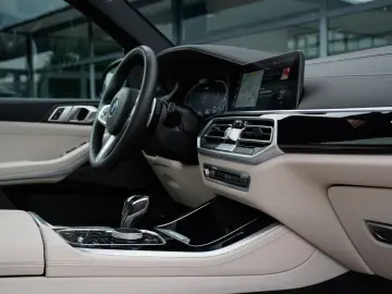 BMW X5 xDrive 45 e M Sport Laser-Pano-2-Achs Luft