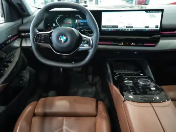 BMW 540d Touri. xDrive INDIVIDUAL-LEDER PANO H K HUD
