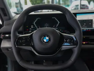 BMW 540d Touri. xDrive INDIVIDUAL-LEDER PANO H K HUD