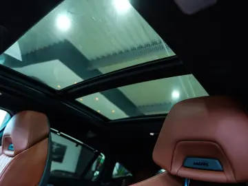 BMW X6 M60i M-CARBON SKY-LOUNGE BOWERS-WILKINS 22 LM