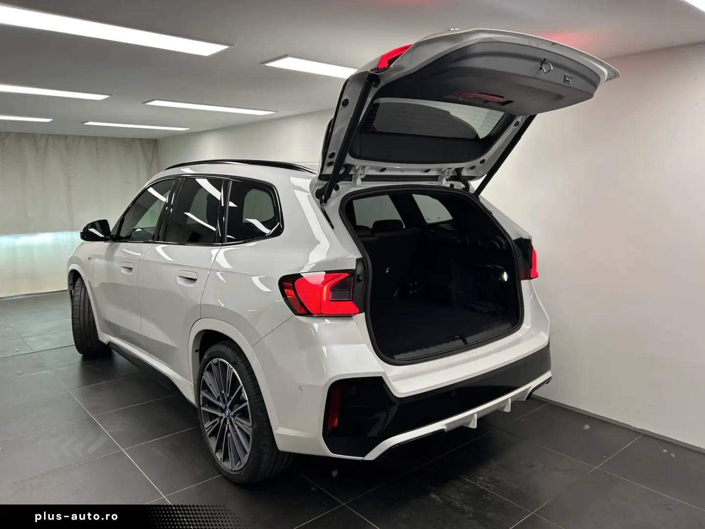 BMW iX1 xDrive30 M Sportpaket Pano. Harman Kardon AH