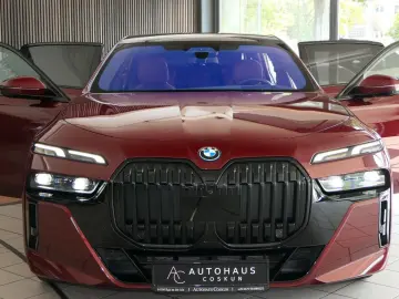 BMW i7 xDrive 60 M Sport THEATRE-TV SKY-Lounge B&W