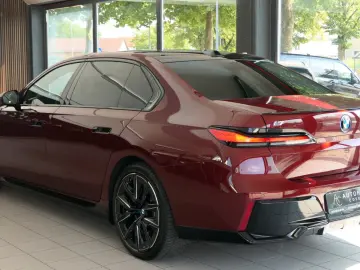 BMW i7 xDrive 60 M Sport THEATRE-TV SKY-Lounge B&W