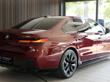 BMW i7 xDrive 60 M Sport THEATRE-TV SKY-Lounge B&W