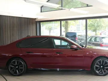 BMW i7 xDrive 60 M Sport THEATRE-TV SKY-Lounge B&W