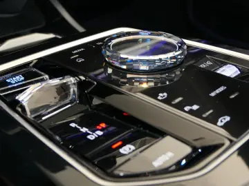 BMW i7 xDrive 60 M Sport THEATRE-TV SKY-Lounge B&W