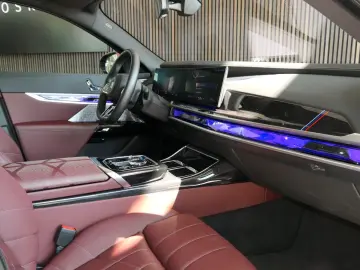 BMW i7 xDrive 60 M Sport THEATRE-TV SKY-Lounge B&W