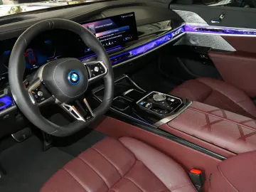 BMW i7 xDrive 60 M Sport THEATRE-TV SKY-Lounge B&W