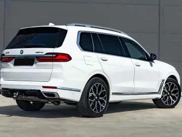 BMW X7 xDrive40i 7Sitzer Massage Pano HUD LED H&K