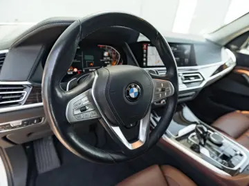 BMW X7 xDrive40i 7Sitzer Massage Pano HUD LED H&K