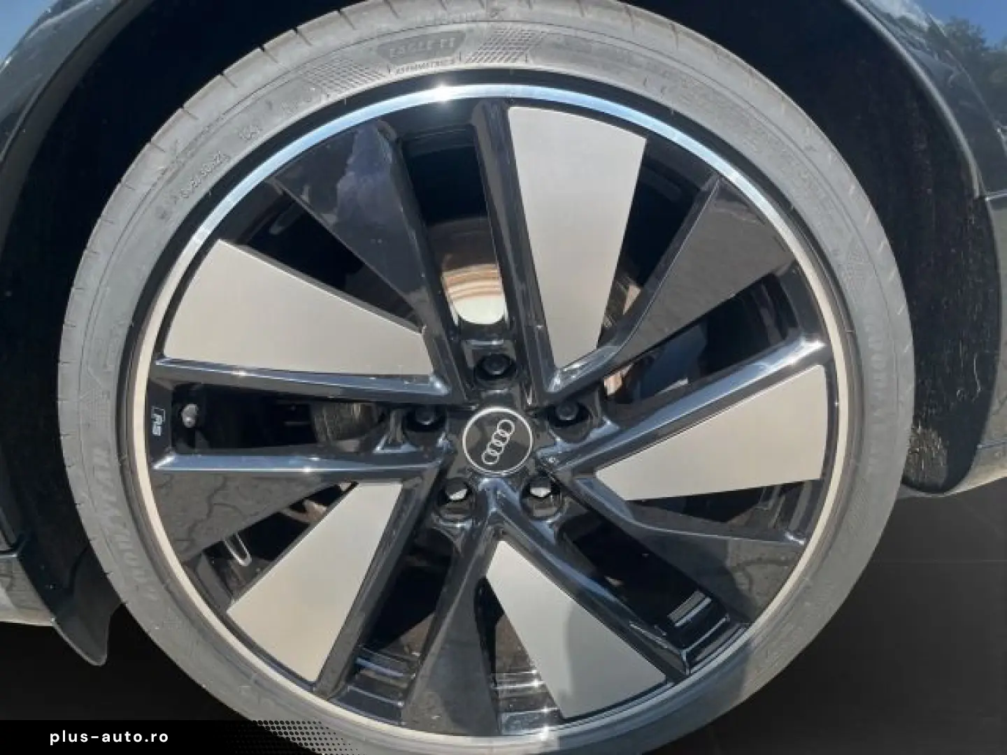 AUDI e-tron GT Q B&O LM21