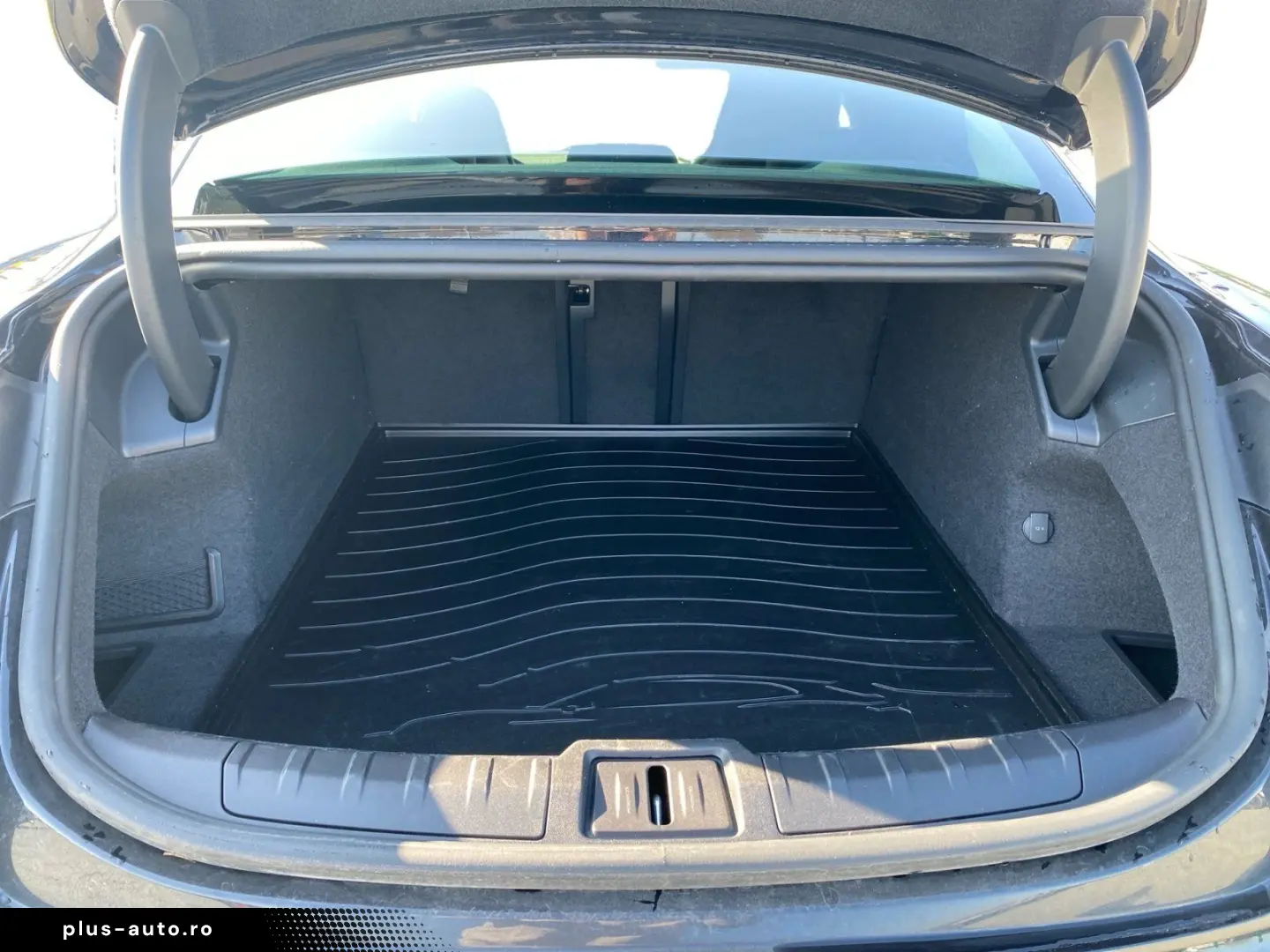 PORSCHE Taycan 79 kWh BOSE ACC NAVI STHZ LED APP SHZ