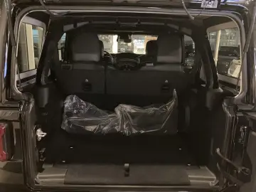 Jeep Wrangler Sahara 2.0l T-GDI 270 PS 4x4