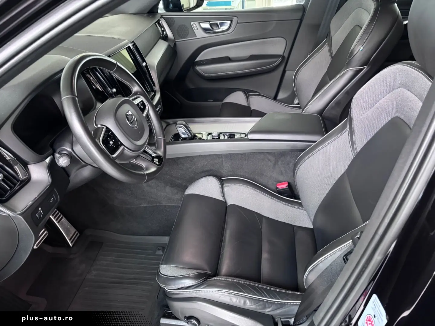 VOLVO XC60 B5 AWD Aut. R-Design AHK   Luftfahrw.   ACC