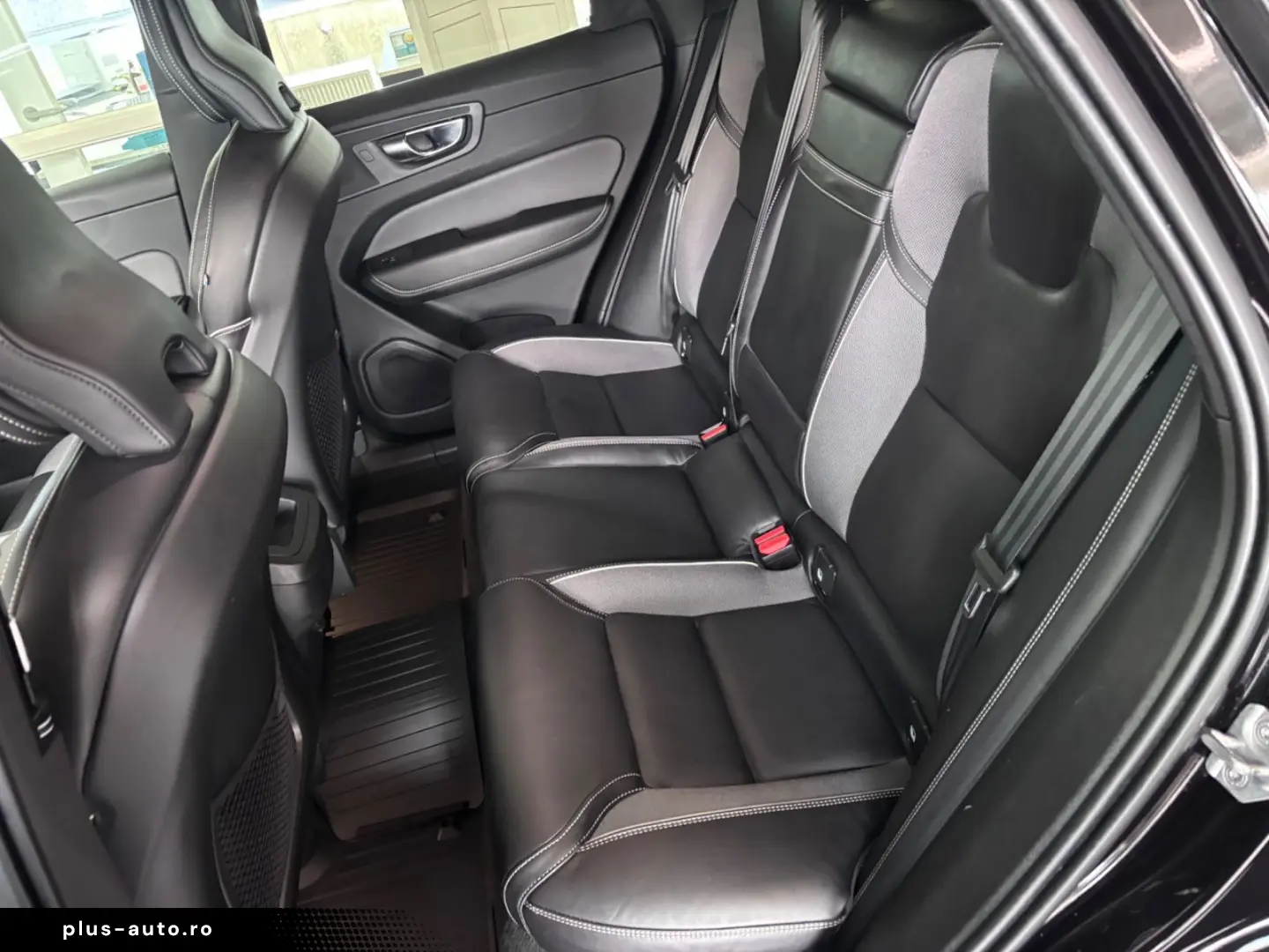 VOLVO XC60 B5 AWD Aut. R-Design AHK   Luftfahrw.   ACC