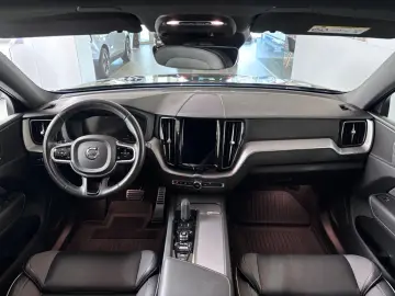 VOLVO XC60 B5 AWD Aut. R-Design AHK   Luftfahrw.   ACC