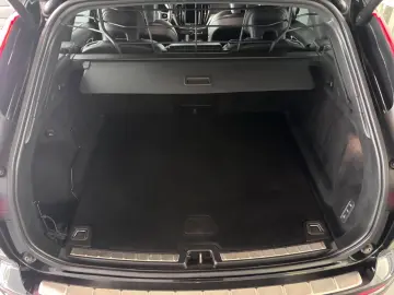 VOLVO XC60 B5 AWD Aut. R-Design AHK   Luftfahrw.   ACC