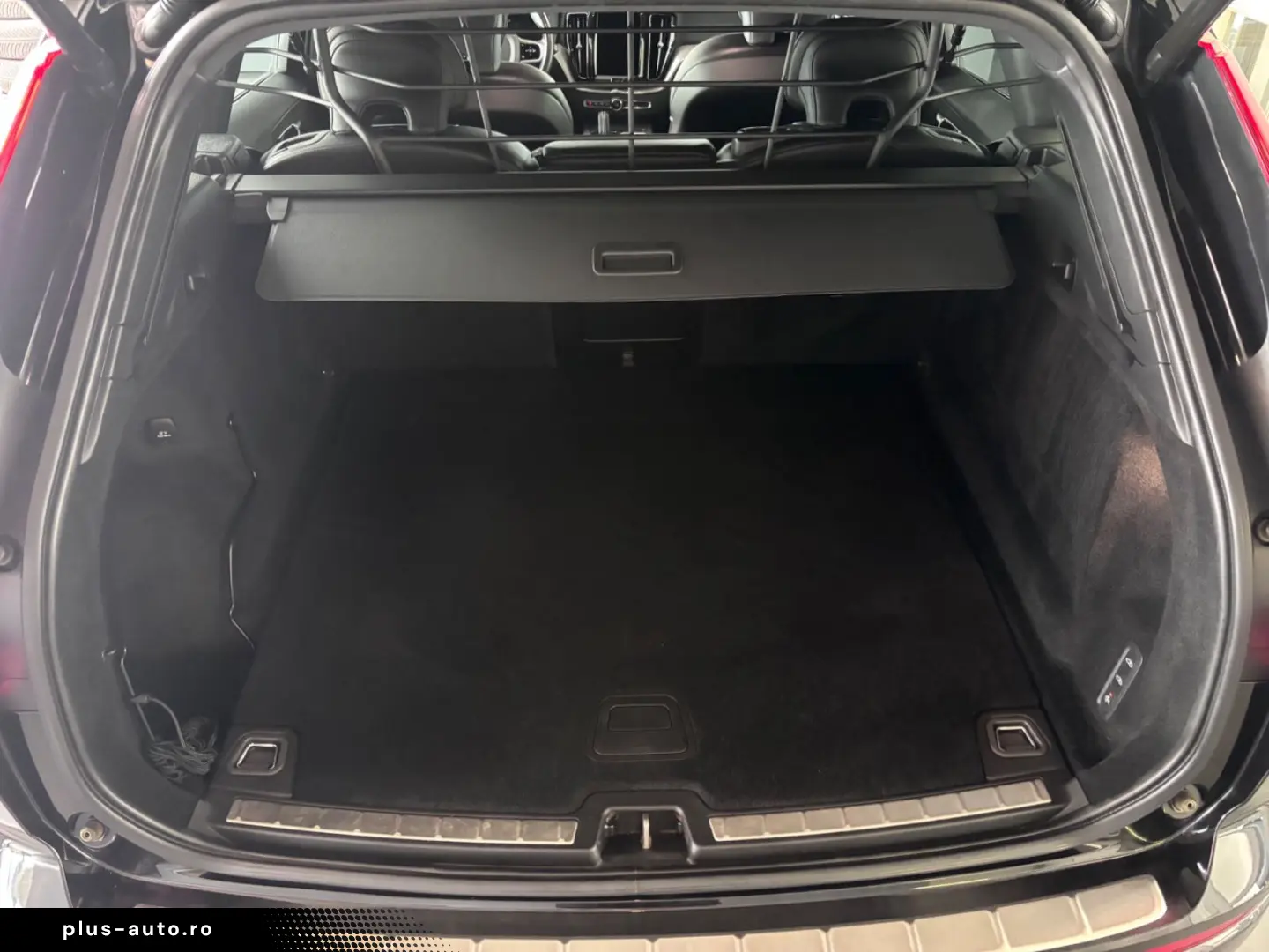 VOLVO XC60 B5 AWD Aut. R-Design AHK   Luftfahrw.   ACC
