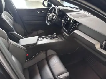 VOLVO XC60 B5 AWD Aut. R-Design AHK   Luftfahrw.   ACC