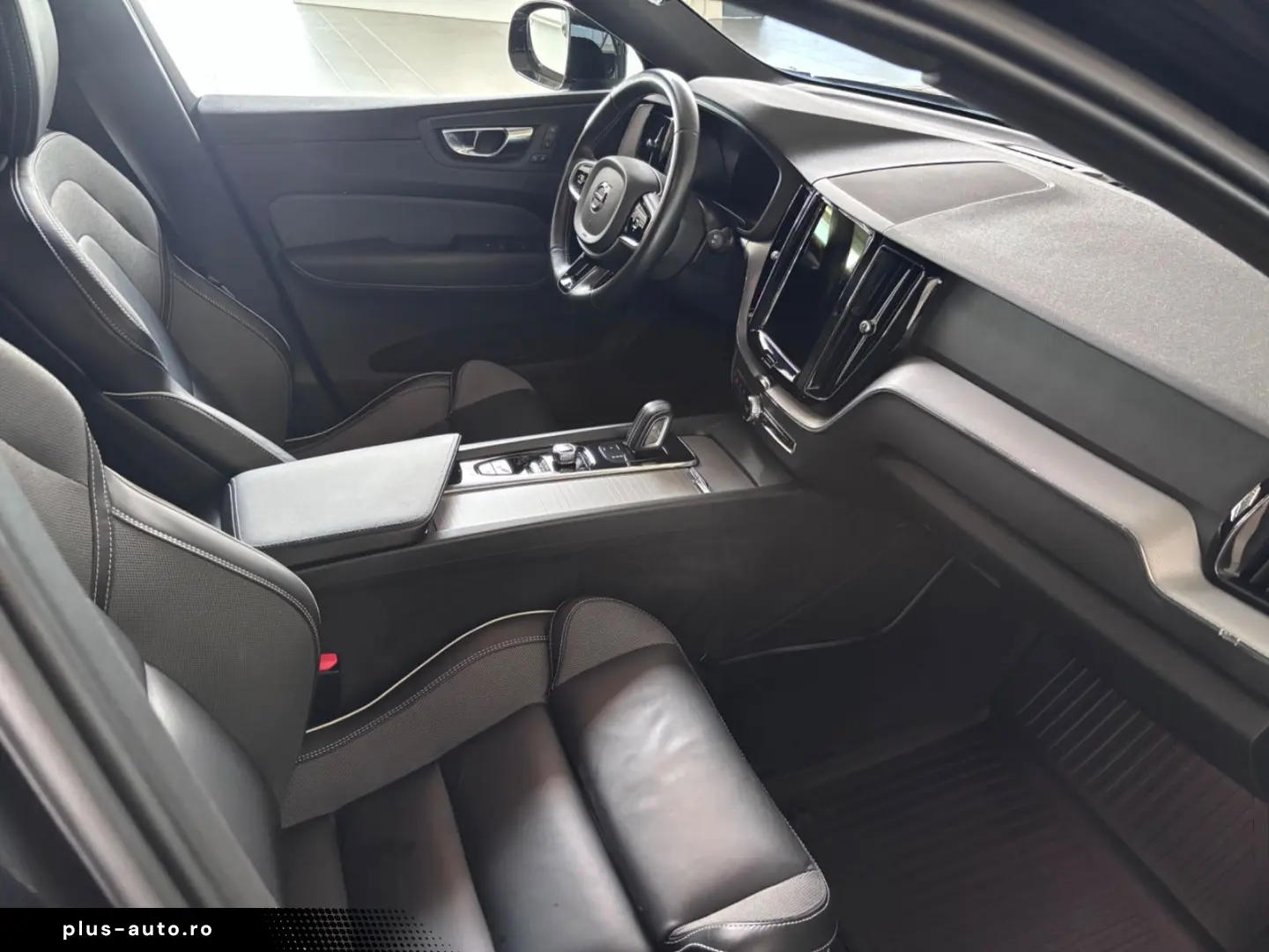 VOLVO XC60 B5 AWD Aut. R-Design AHK   Luftfahrw.   ACC