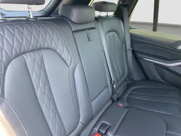 BMW X5 xDrive40d (M-Sport Navi AHK HUD H K ACC WLAN)