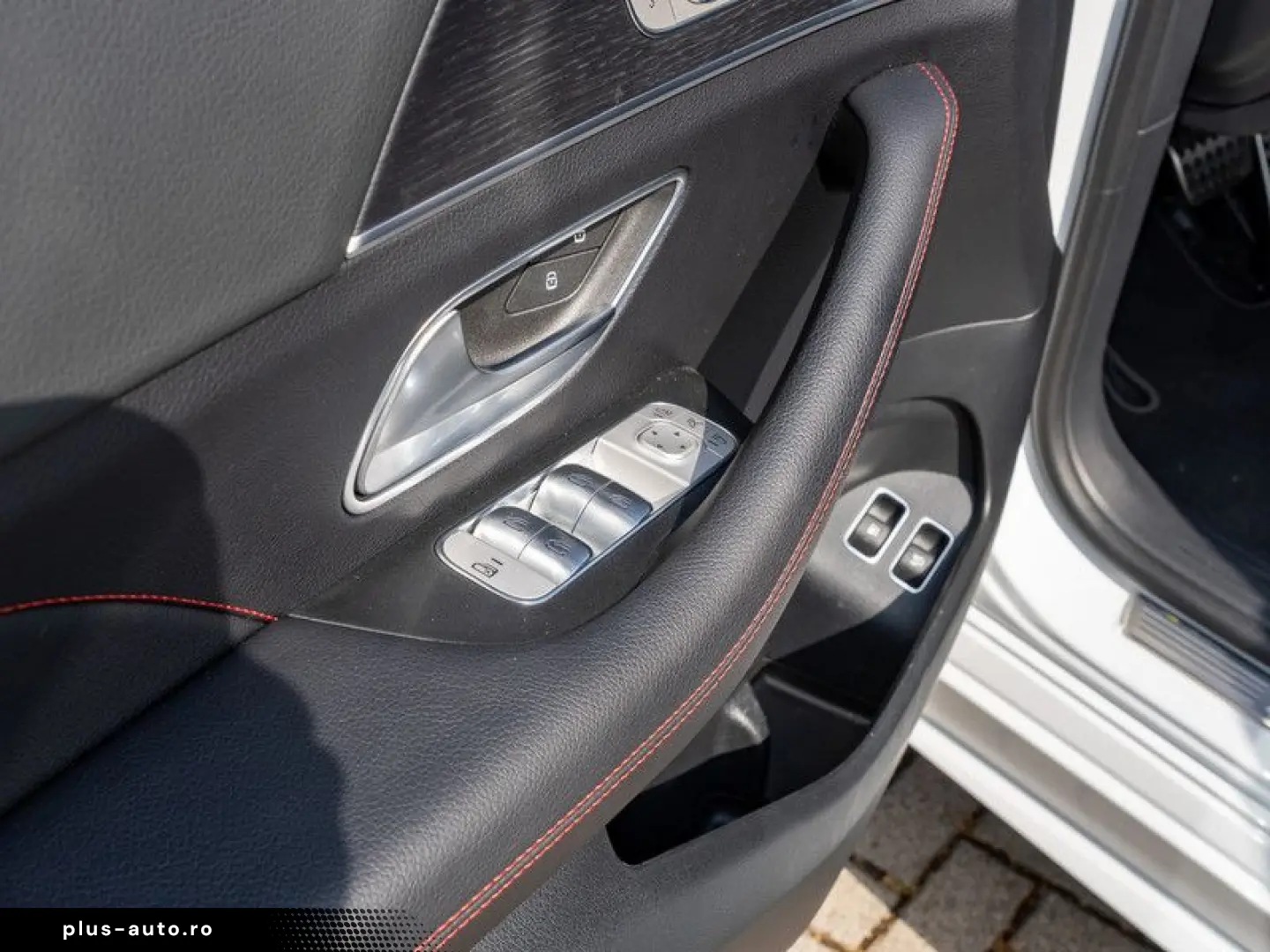 MERCEDES-BENZ GLE 2025 — imagine 21