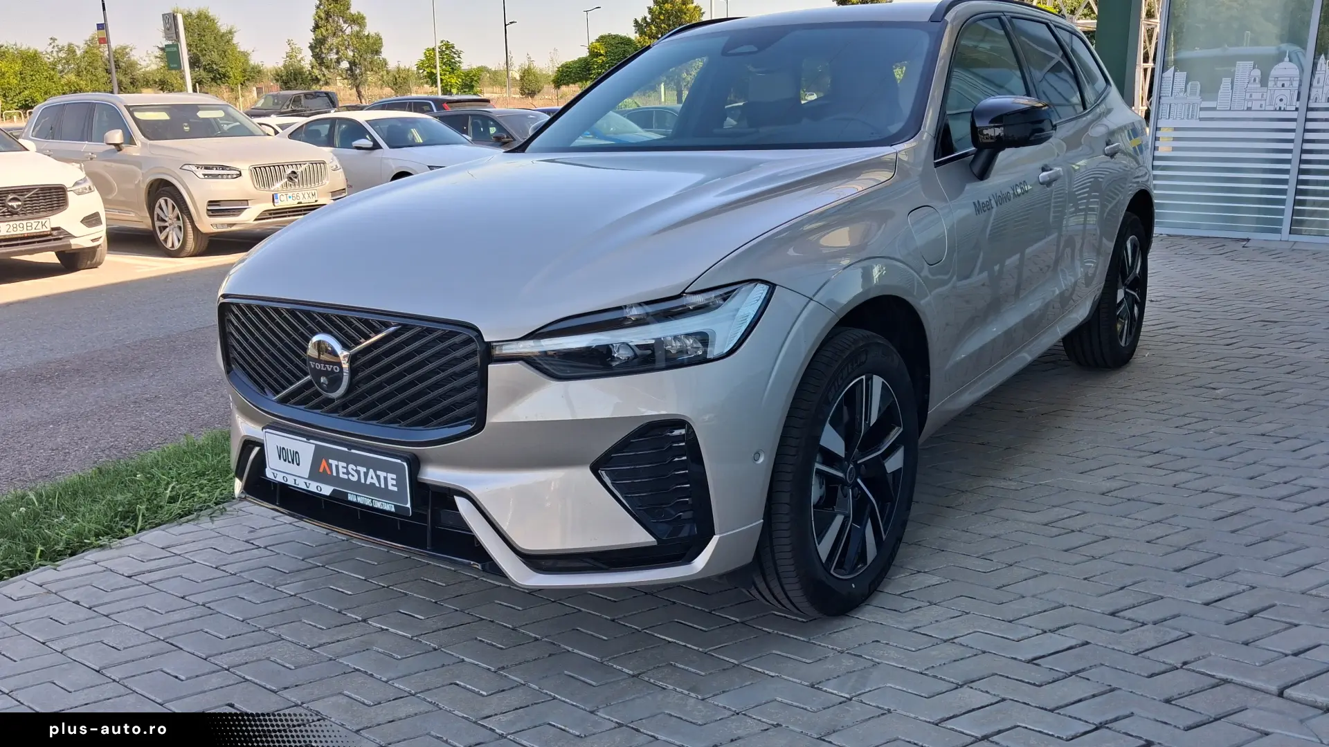 Volvo XC60 PLUS DARK T6 AT8 EAWD