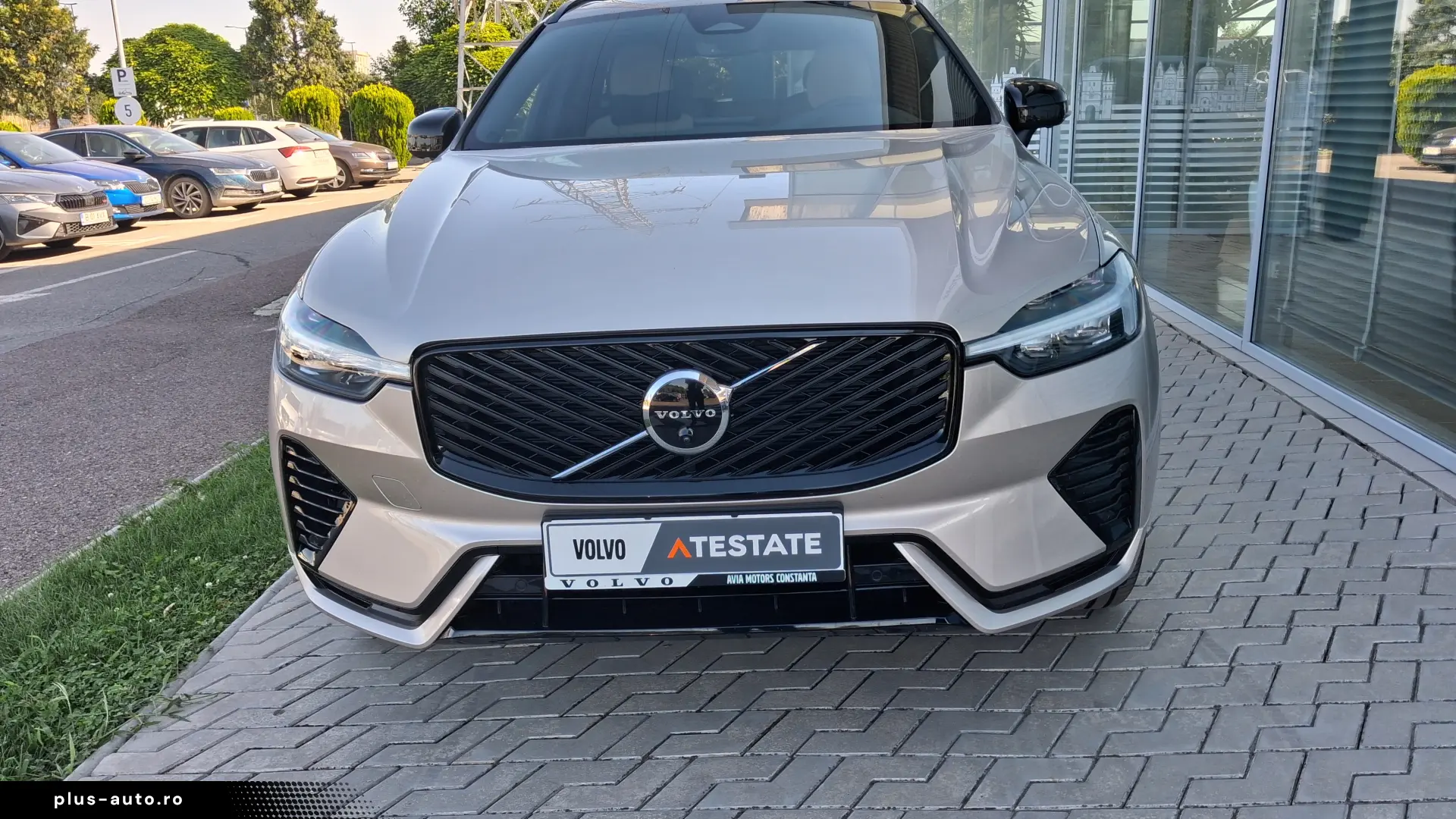 Volvo XC60 PLUS DARK T6 AT8 EAWD