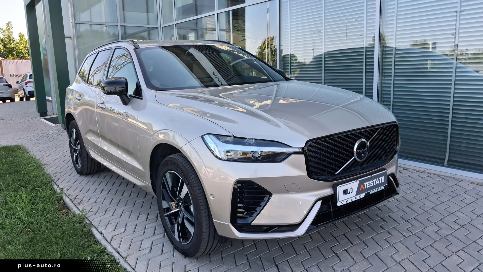 Volvo XC60 PLUS DARK T6 AT8 EAWD