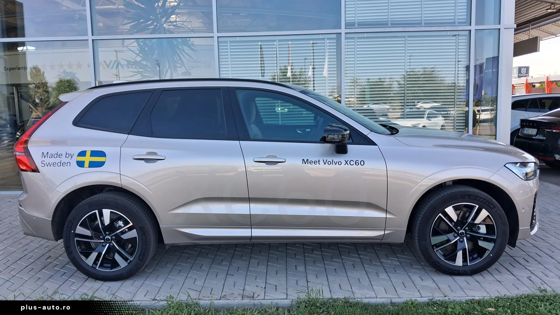 Volvo XC60 PLUS DARK T6 AT8 EAWD