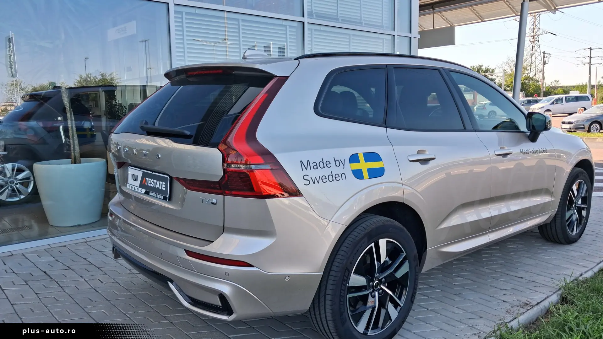 Volvo XC60 PLUS DARK T6 AT8 EAWD