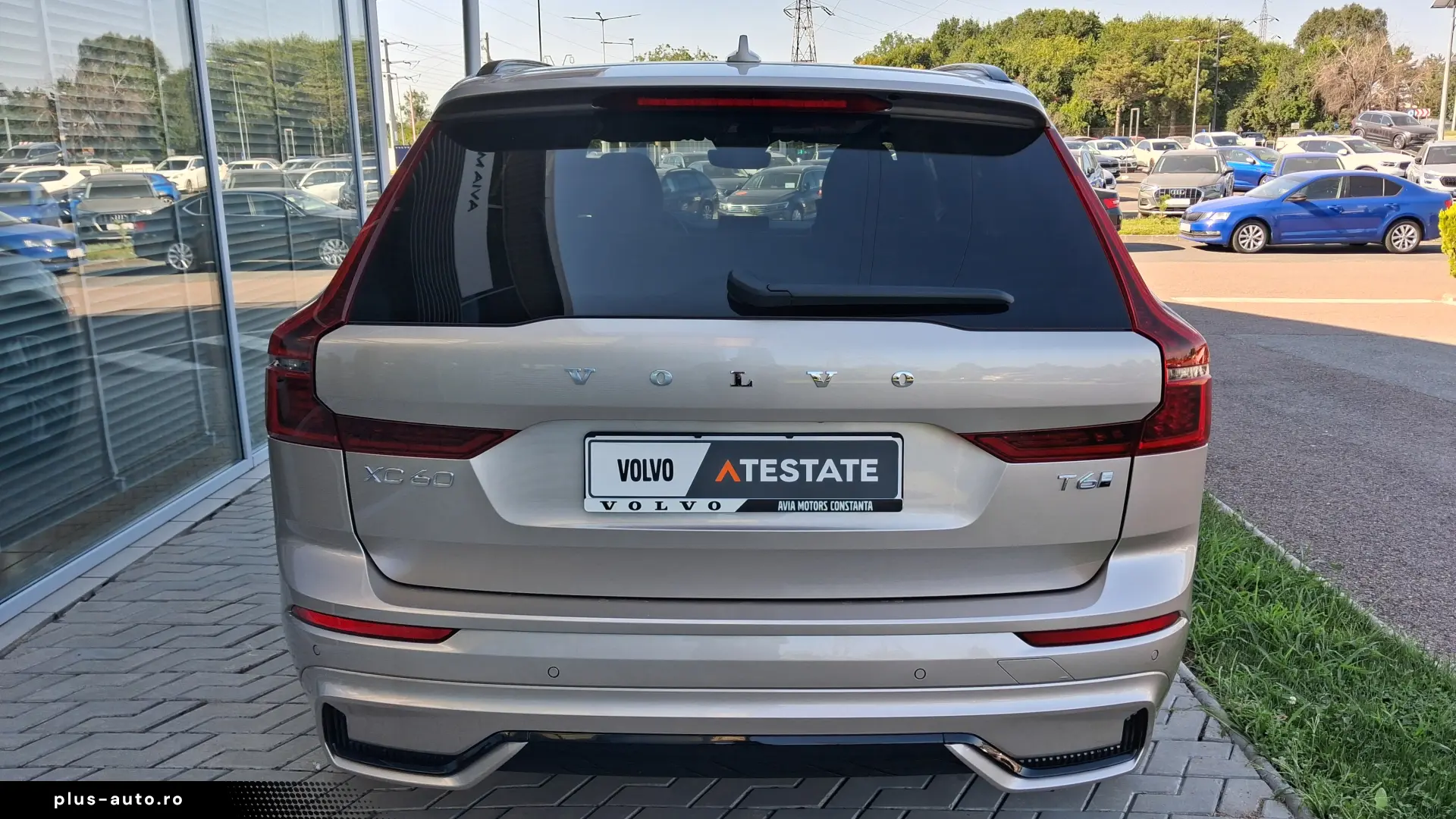 Volvo XC60 PLUS DARK T6 AT8 EAWD