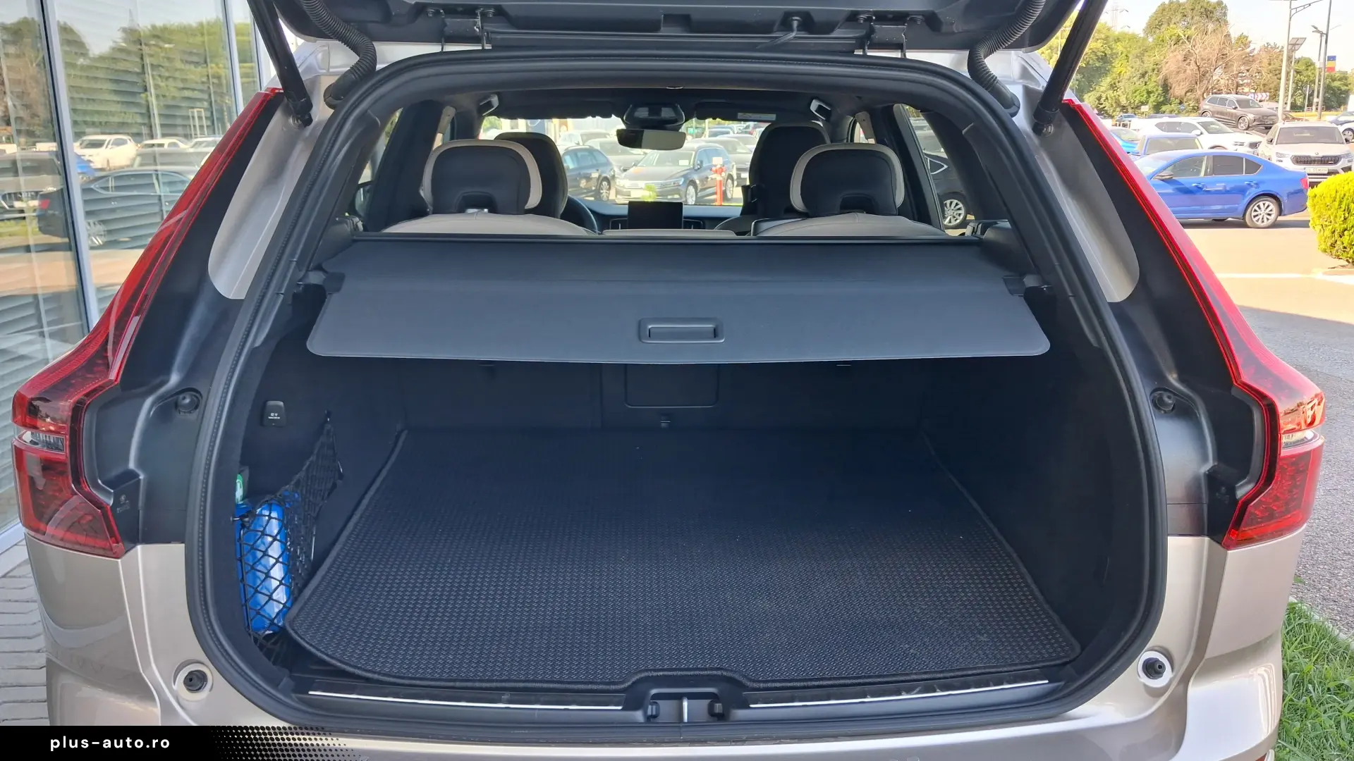 Volvo XC60 PLUS DARK T6 AT8 EAWD