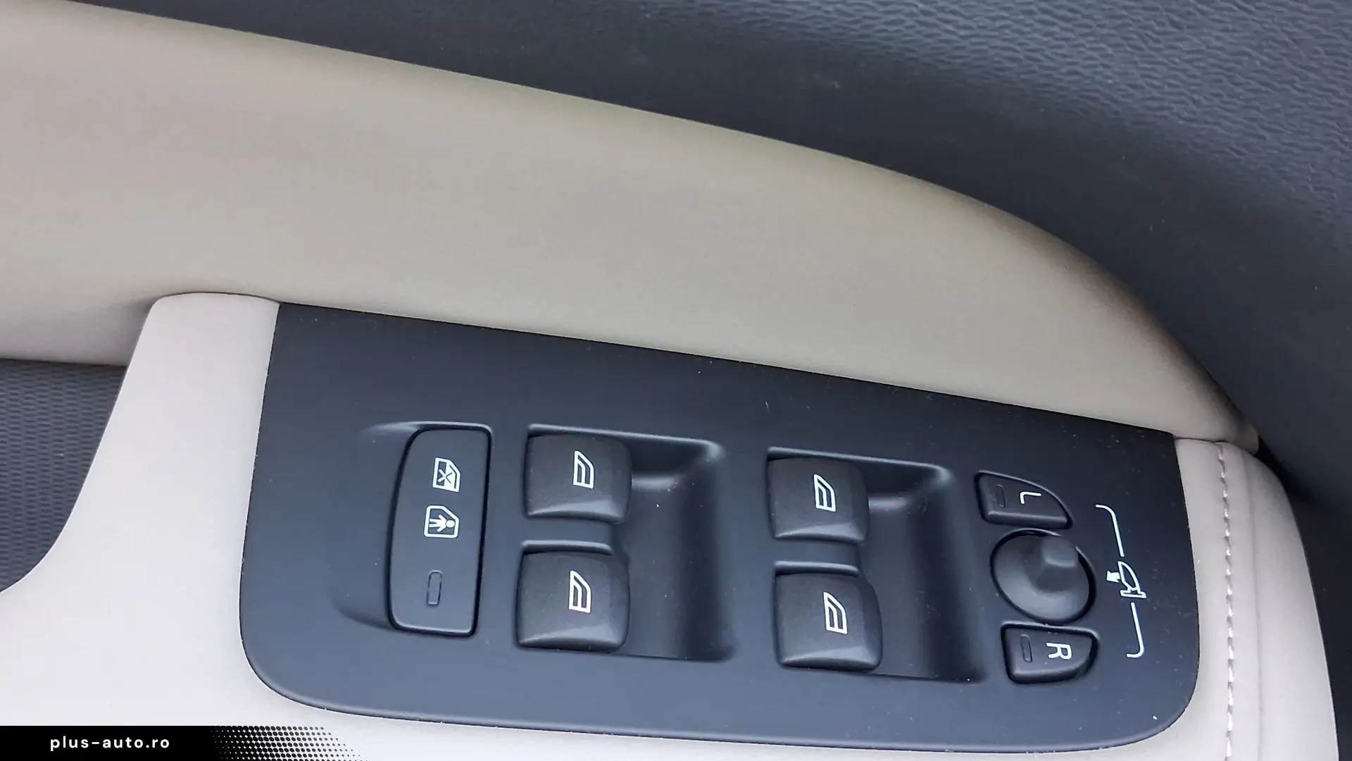 Volvo XC60 PLUS DARK T6 AT8 EAWD