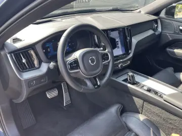 VOLVO XC60 B5 D AWD Geartronic RDesign   PANO   360