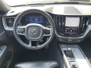 VOLVO XC60 B5 D AWD Geartronic RDesign   PANO   360
