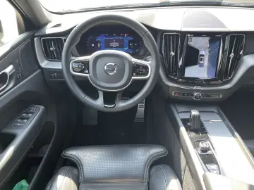 VOLVO XC60 B5 D AWD Geartronic RDesign   PANO   360