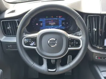 VOLVO XC60 B5 D AWD Geartronic RDesign   PANO   360