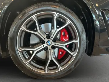 BMW X5 M60i