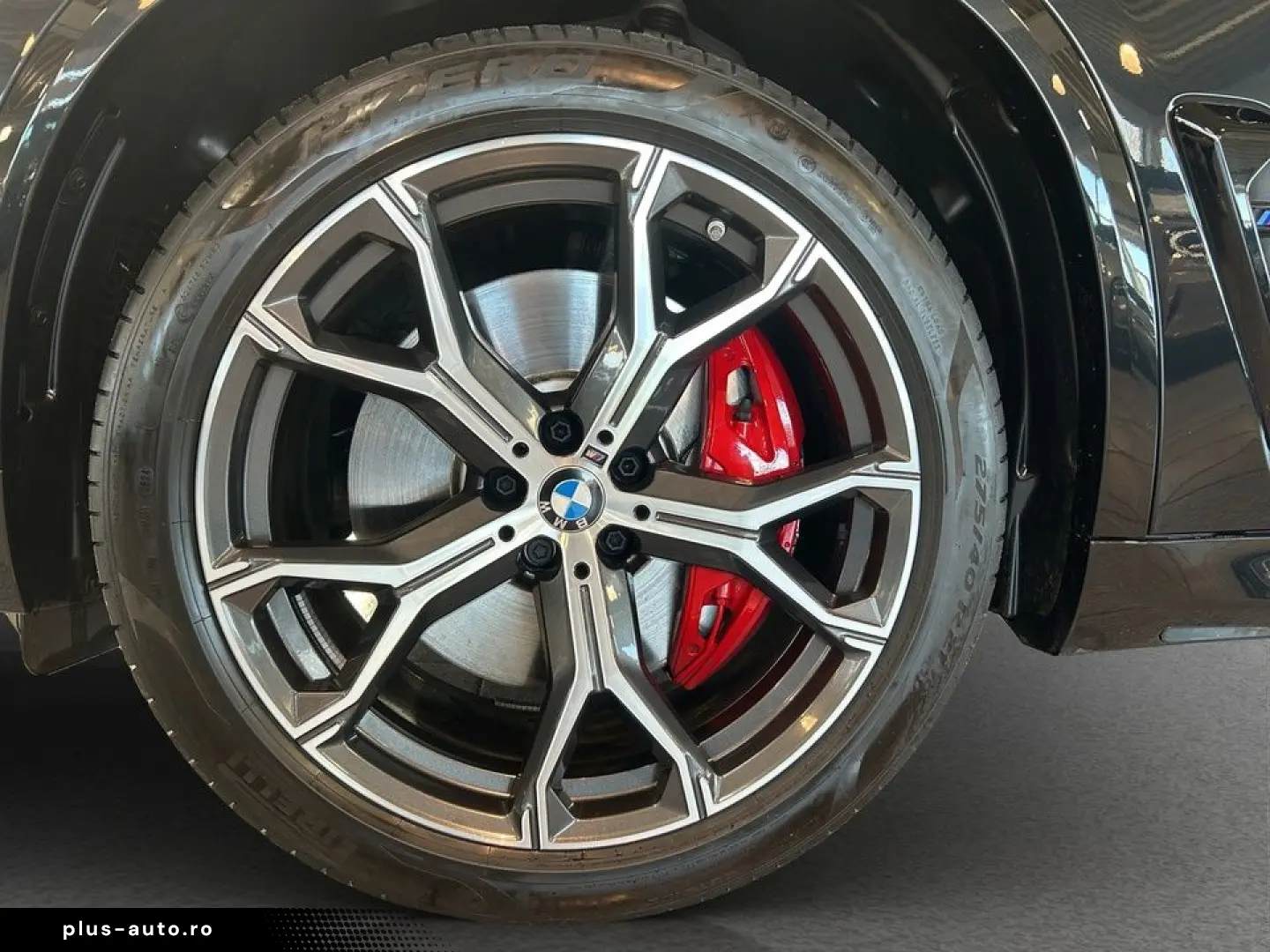 BMW X5 M60i