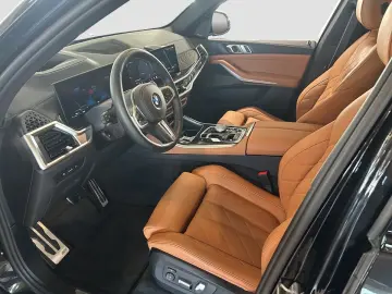 BMW X5 M60i