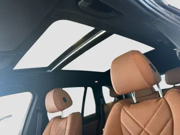 BMW X5 M60i
